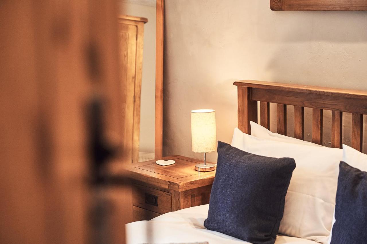 Penuwch Boathouse- Lakeside Rural Cottage Ideal For Families With Indoor Heated Pool Кармартен Экстерьер фото
