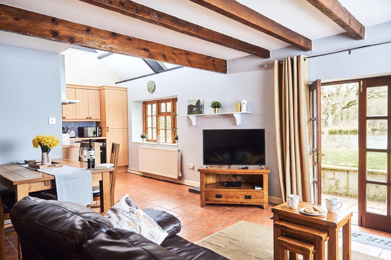 Penuwch Boathouse- Lakeside Rural Cottage Ideal For Families With Indoor Heated Pool Кармартен Экстерьер фото
