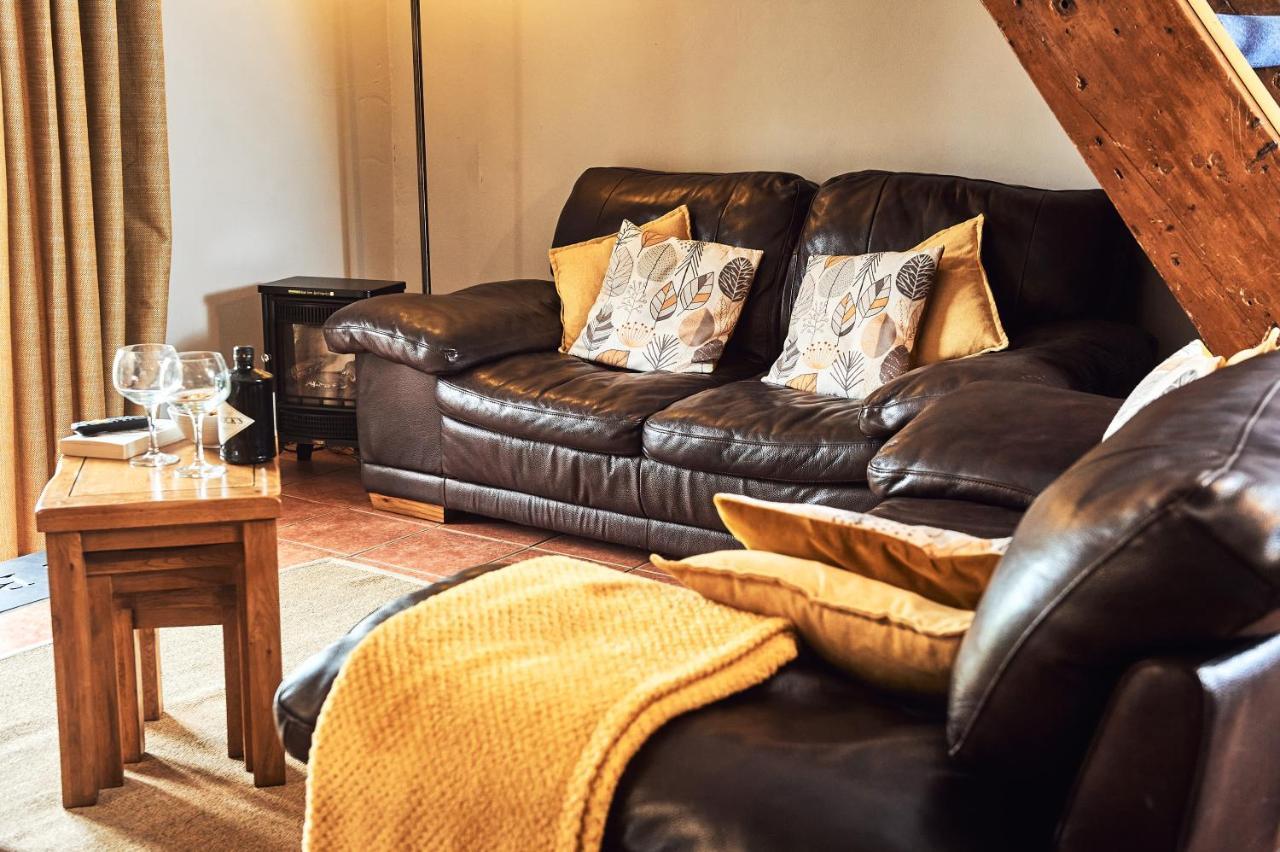 Penuwch Boathouse- Lakeside Rural Cottage Ideal For Families With Indoor Heated Pool Кармартен Экстерьер фото