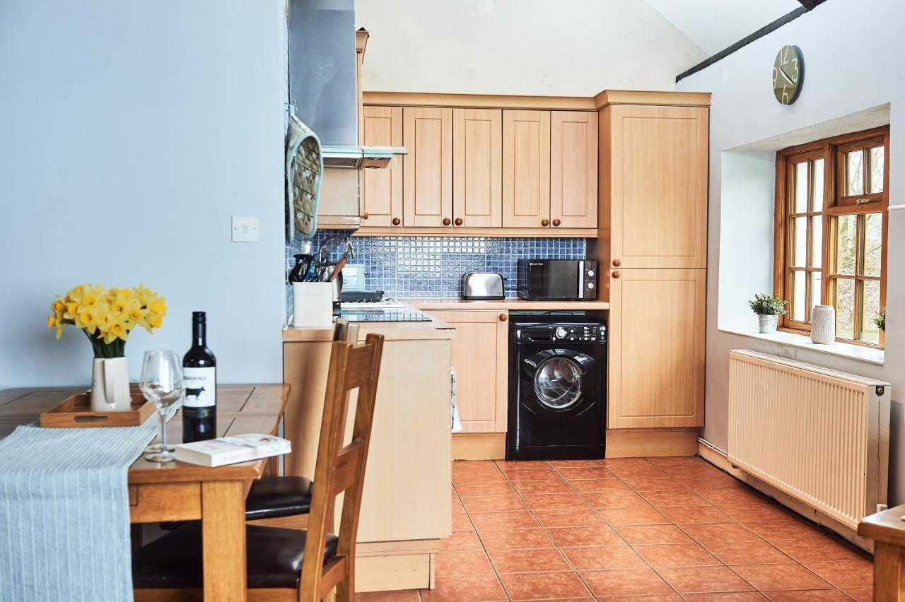 Penuwch Boathouse- Lakeside Rural Cottage Ideal For Families With Indoor Heated Pool Кармартен Экстерьер фото