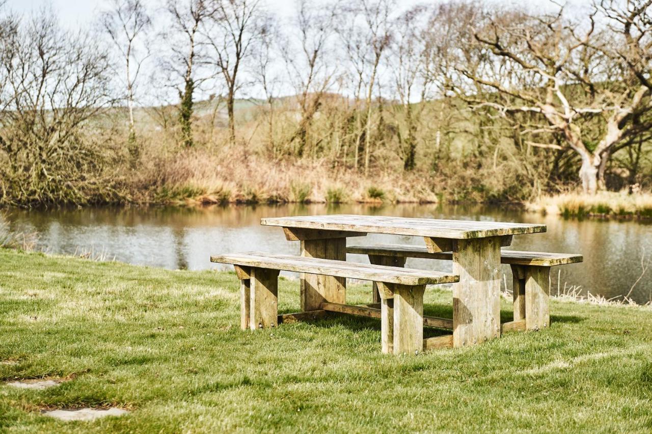 Penuwch Boathouse- Lakeside Rural Cottage Ideal For Families With Indoor Heated Pool Кармартен Экстерьер фото